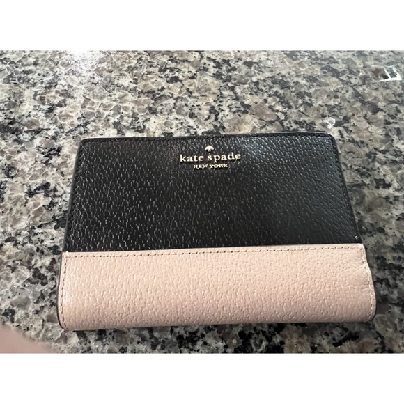 Purse and matching wallet. PRICE REDUCTION!! $$50 for the set!!! - Picture 5 of 10